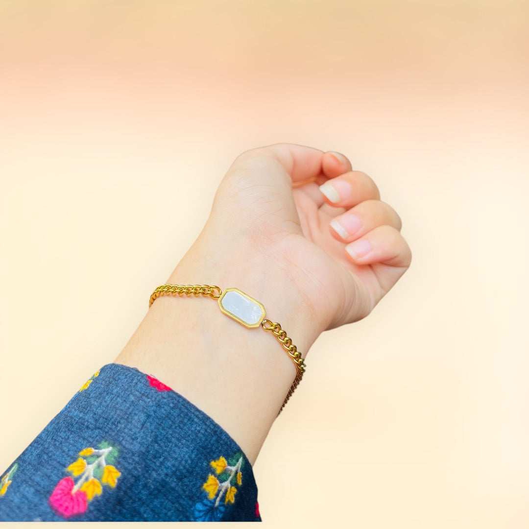 Chunky White Bracelet-18K Gold Plated.